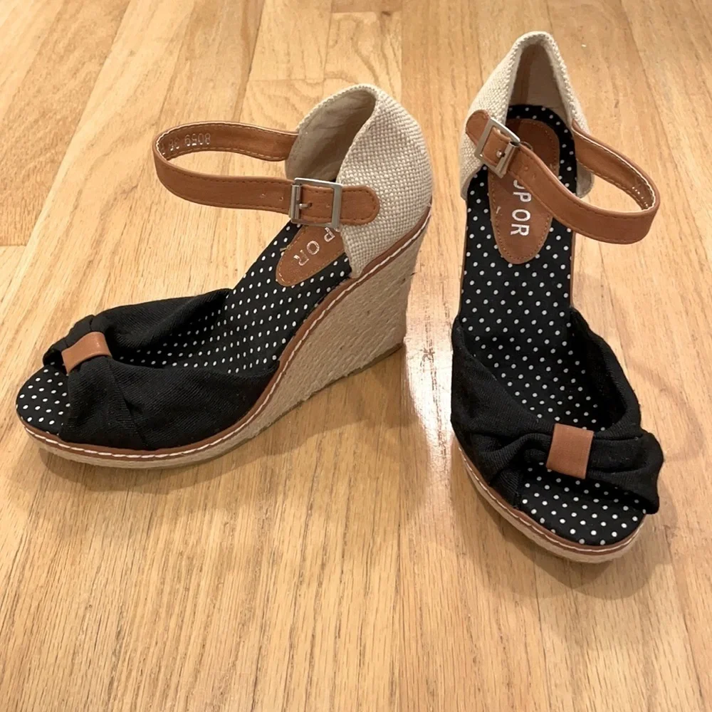 NWOT Navy wedges purchased in Italy